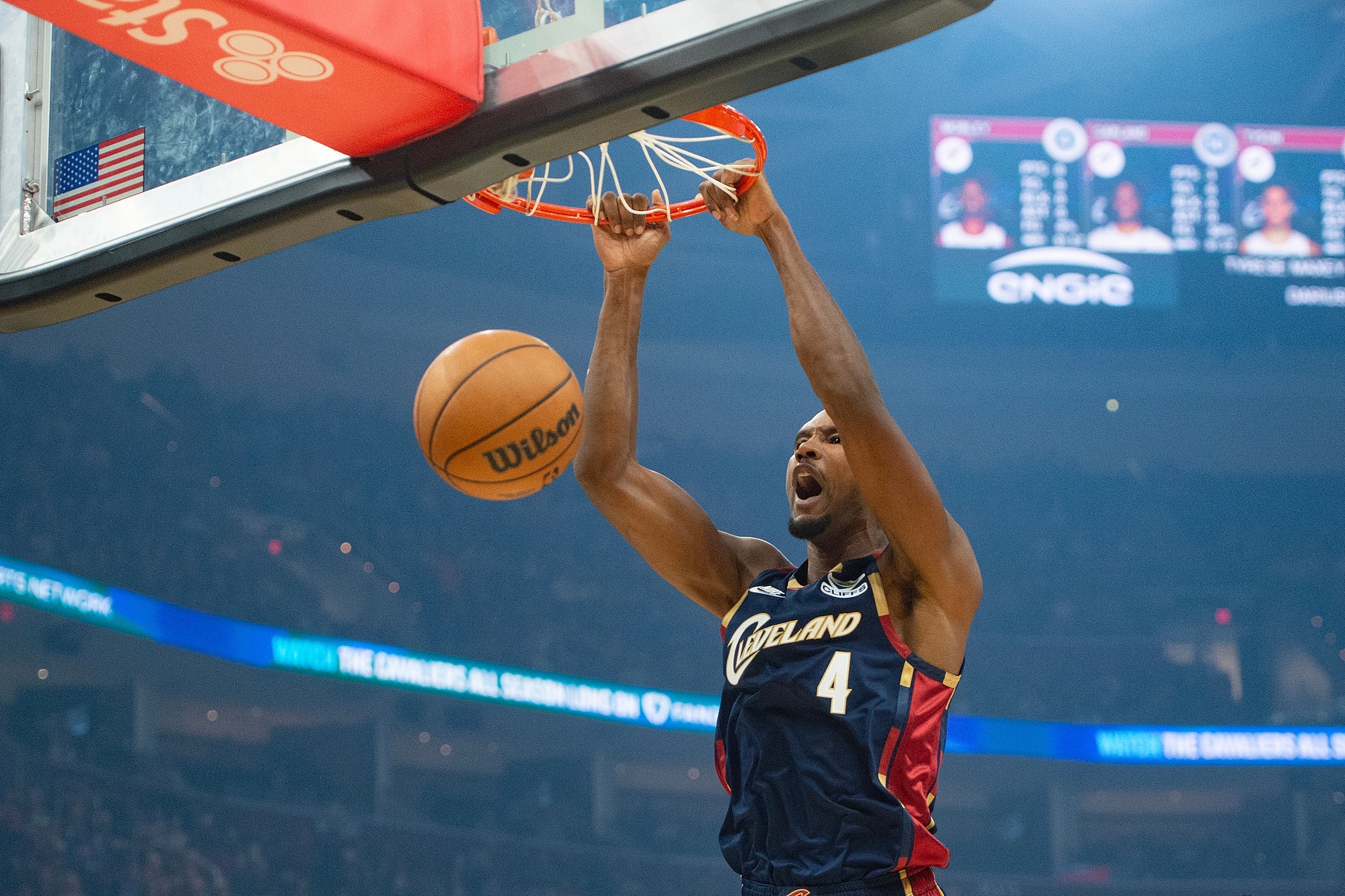 下半场机会不多!小莫布里半场就拿到13分11板 全场14分14板3帽